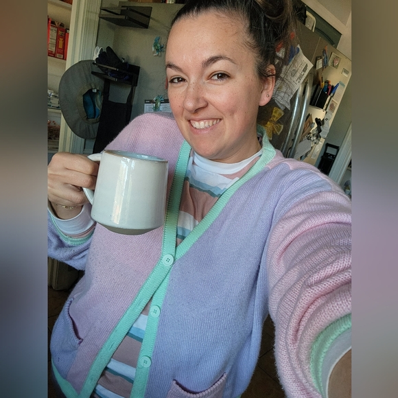 Meet your Posher, Laura - Picture 2 of 2